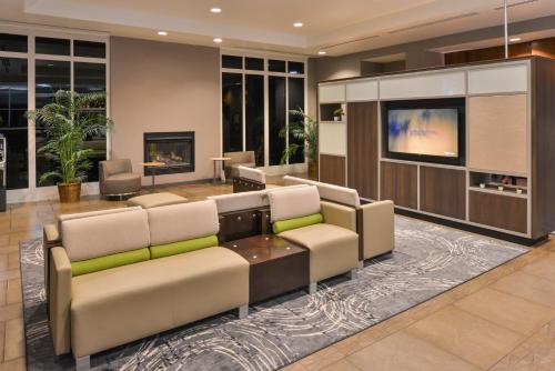 Holiday Inn Kansas City Airport an IHG Hotel - image 4