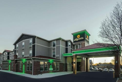 La Quinta by Wyndham Kansas City Airport - main image