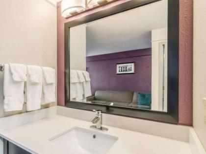 La Quinta by Wyndham Kansas City Airport - image 5