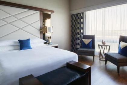 Kansas City Airport Marriott - image 3