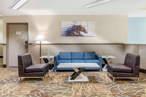 Quality Suites Kansas City International Airport - image 5
