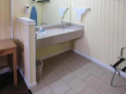 Rodeway Inn - image 5