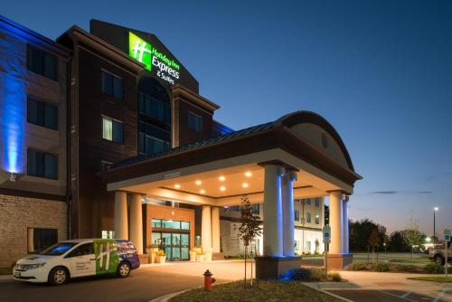 Holiday Inn Express & Suites Kansas City Airport an IHG Hotel - main image