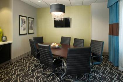 Holiday Inn Express & Suites Kansas City Airport an IHG Hotel - image 3