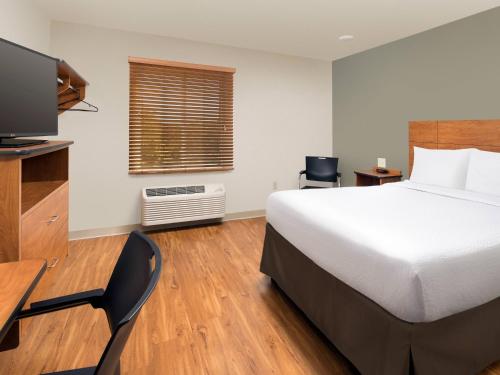 WoodSpring Suites Kansas City Stadium - image 4