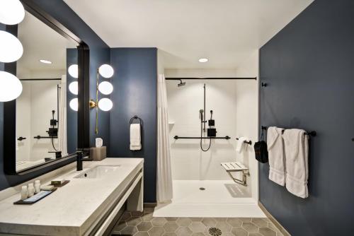 Hotel Indigo Kansas City - The Crossroads an IHG Hotel - image 2