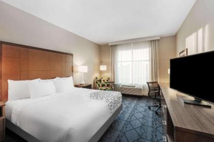 La Quinta Inn & Suites by Wyndham Kansas City Beacon Hill - image 5