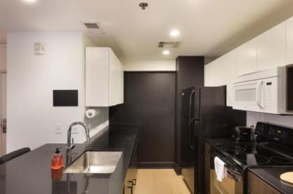 Comfy MW 2BR with Gym & WD by Zencity - image 2