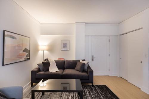 Comfy MW 2BR with Gym & WD by Zencity - image 3