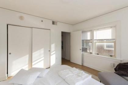 Comfy MW 2BR with Gym & WD by Zencity - image 4