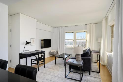 Comfy MW 1BR with Gym & WD by Zencity - main image