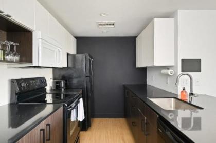 Comfy MW 1BR with Gym & WD by Zencity - image 4