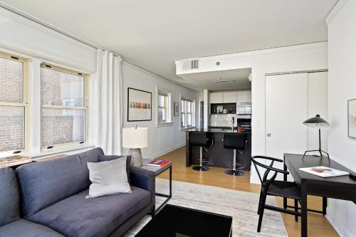 Comfy MW 1BR with Gym & WD by Zencity - image 5