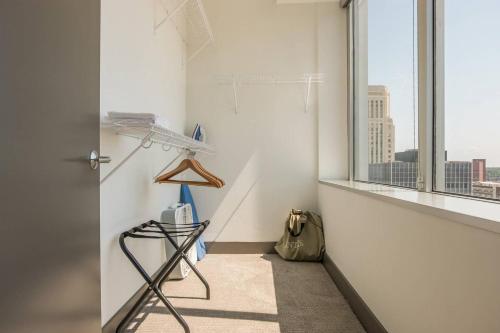 Frontdesk The Grand Apts Downtown Kansas City - image 4