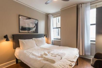 Cozy DT Studio with Gym & Pool by Zencity - image 1