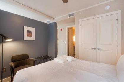 Cozy DT Studio with Gym & Pool by Zencity - image 3