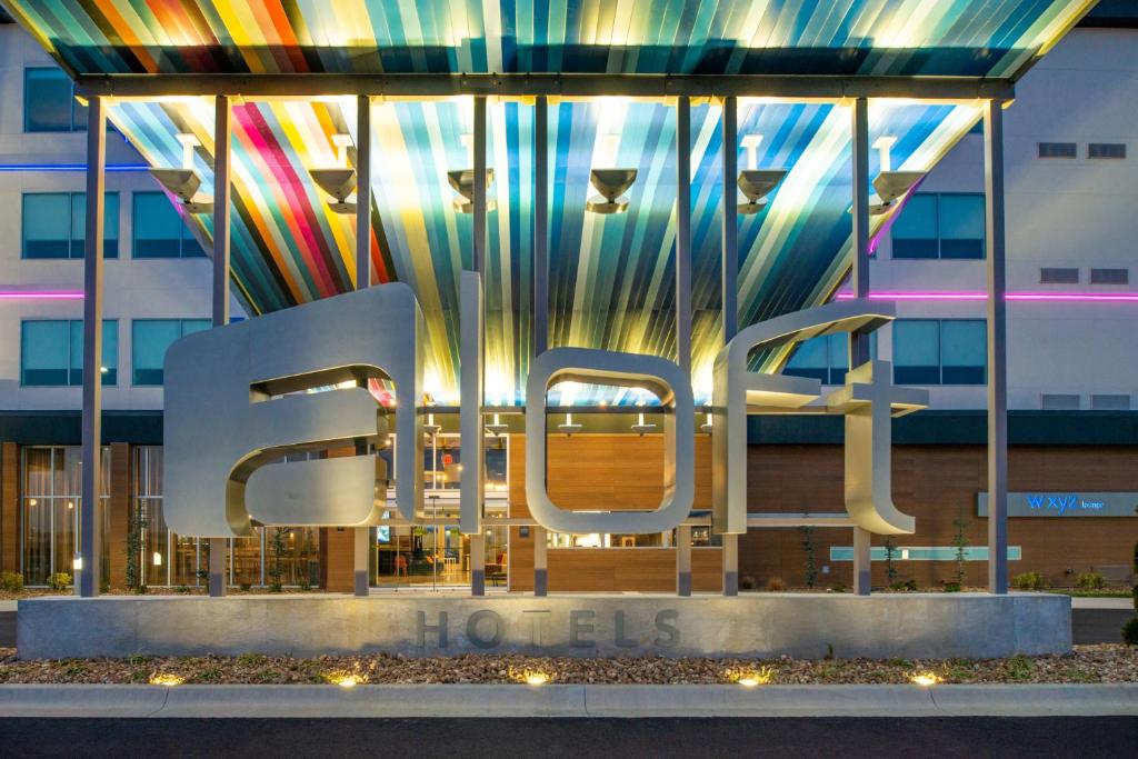 Aloft North Kansas City - main image