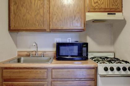 Vintage MW 1BR with Full Kitchen by Zencity - image 11