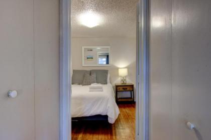 Vintage MW 1BR with Full Kitchen by Zencity - image 12