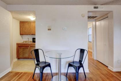 Vintage MW 1BR with Full Kitchen by Zencity - image 15