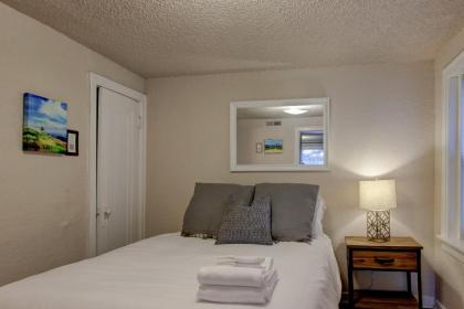 Vintage MW 1BR with Full Kitchen by Zencity - image 5