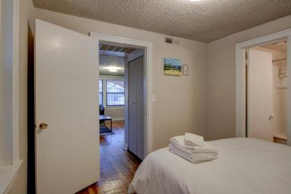 Vintage MW 1BR with Full Kitchen by Zencity - image 7
