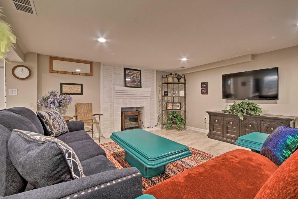 Peaceful Apartment Close to KCs Best Attractions - main image