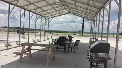 Instalodge Hotel and Suites Karnes City - image 15