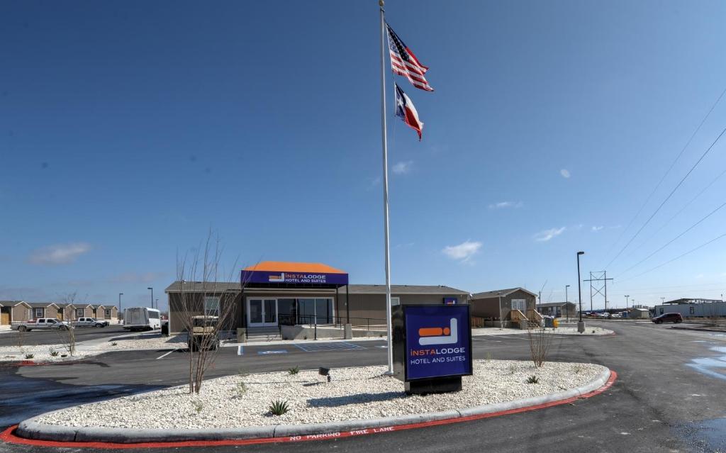 Instalodge Hotel and Suites Karnes City - image 4