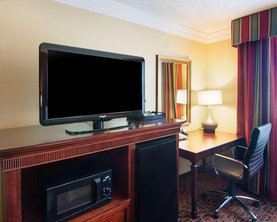 Comfort Inn & Suites Houston West-Katy - image 7