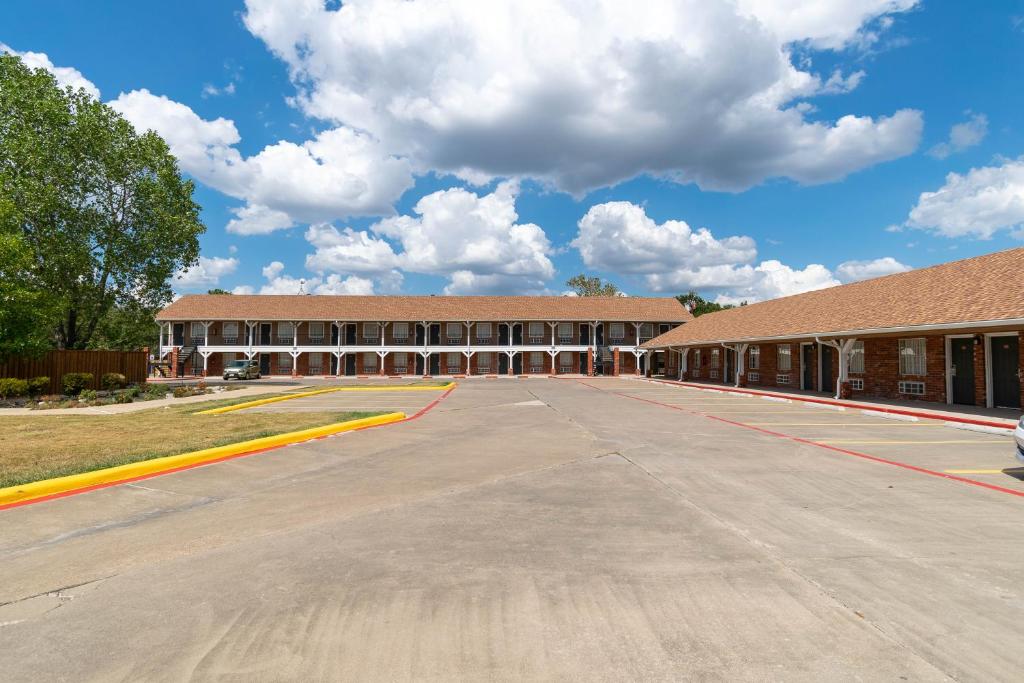 Countryside Inn - main image