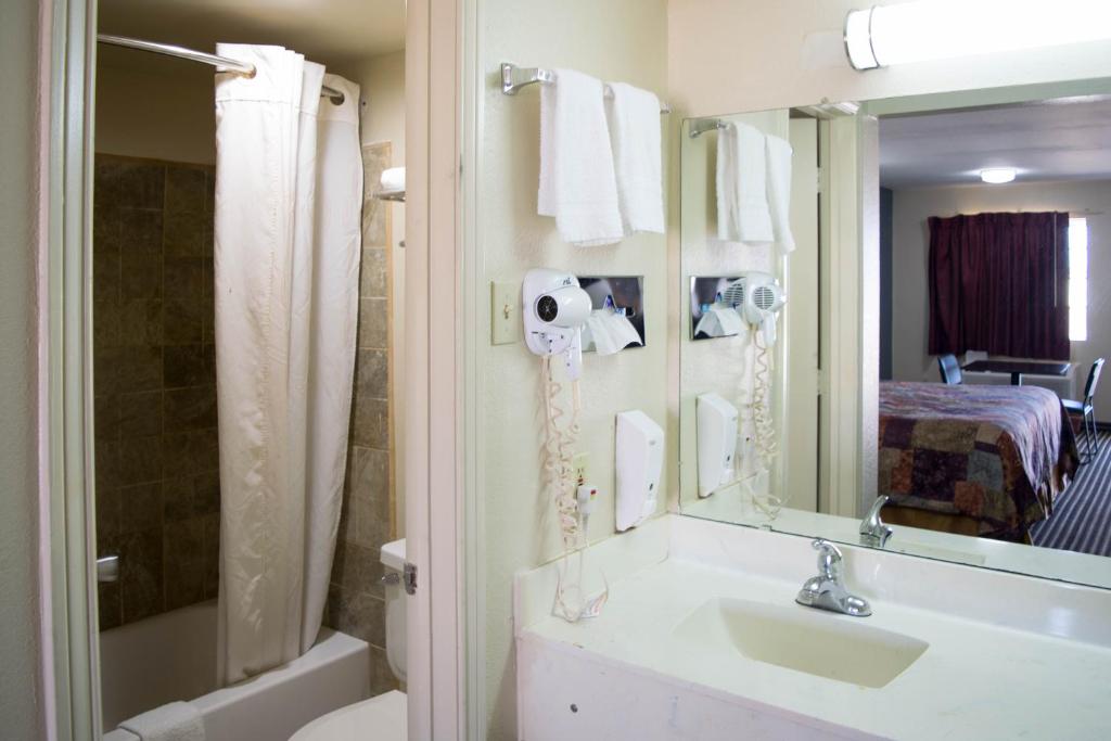 Countryside Inn - image 5