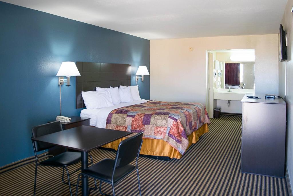Countryside Inn - image 7