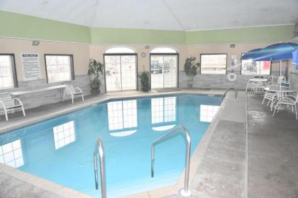 Days Inn & Suites by Wyndham Kaukauna WI - image 13