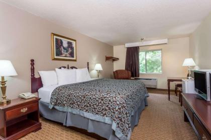 Days Inn & Suites by Wyndham Kaukauna WI - image 6