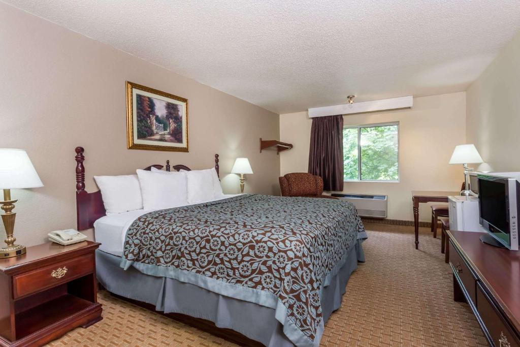 Days Inn & Suites by Wyndham Kaukauna WI - image 6