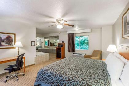 Days Inn & Suites by Wyndham Kaukauna WI - image 8