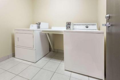 Days Inn & Suites by Wyndham Kaukauna WI - image 9