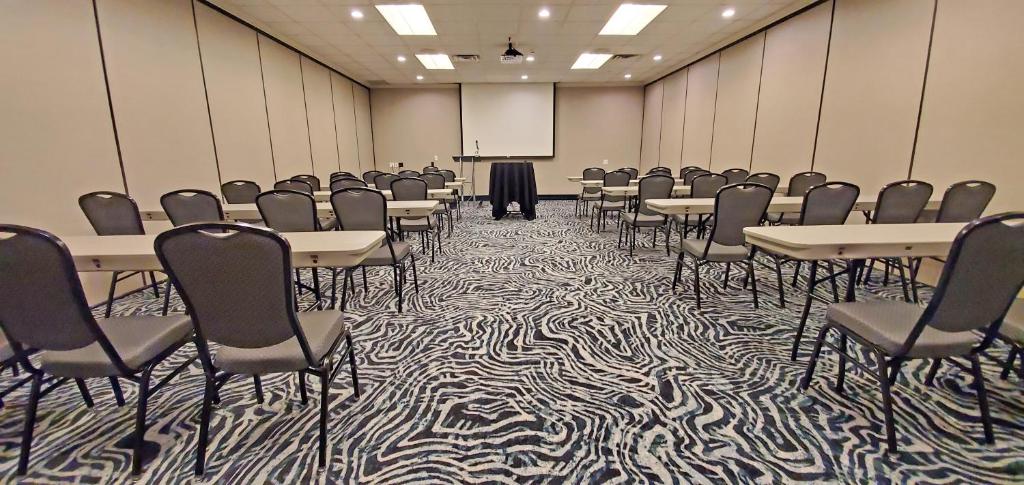 Holiday Inn Kearney an IHG Hotel - image 4
