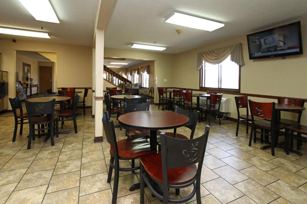 New Victorian Inn & Suites Kearney - main image