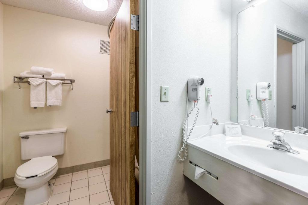Quality Inn Kearney - image 2