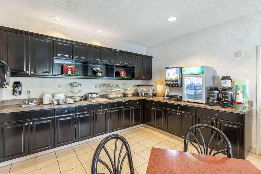 Quality Inn Kearney - image 4