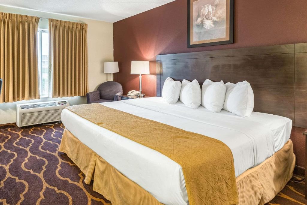 Quality Inn Kearney - image 5