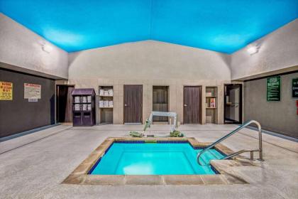 La Quinta by Wyndham Kearney - image 8