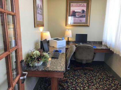 Best Western Plus Mid Nebraska Inn & Suites - image 5