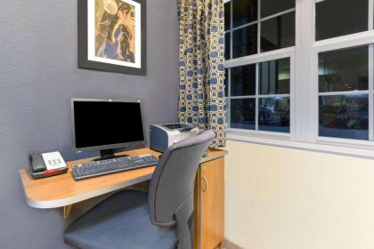 Microtel Inn & Suites - Kearney - image 12