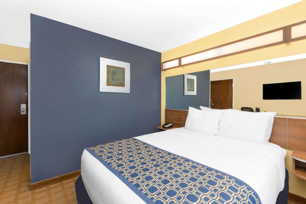 Microtel Inn & Suites - Kearney - image 2
