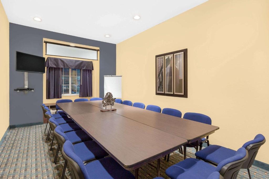 Microtel Inn & Suites - Kearney - image 3