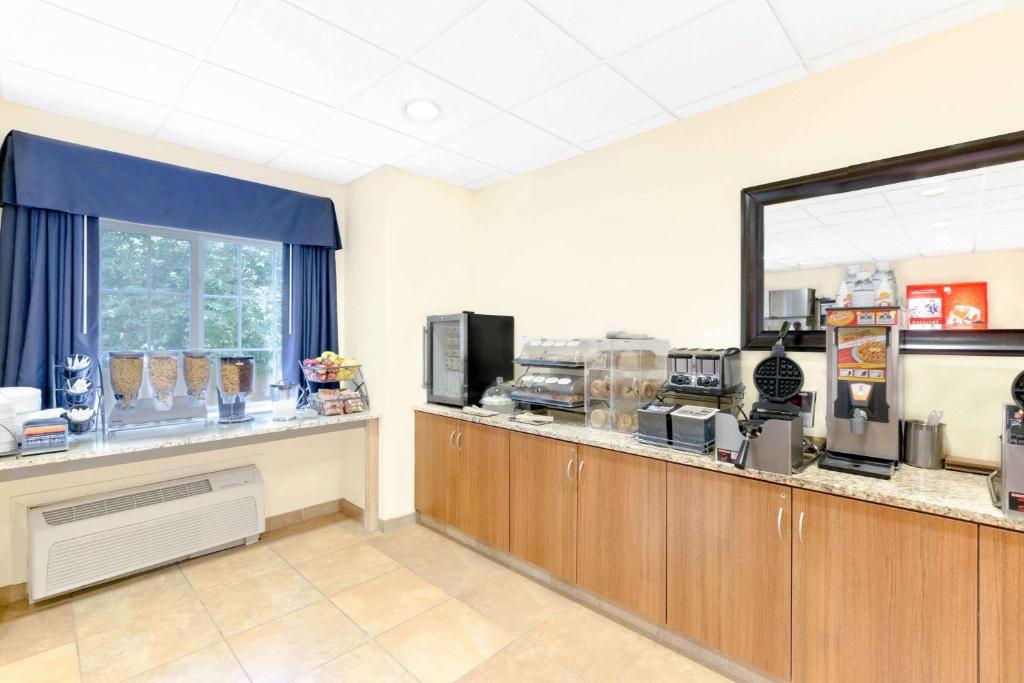 Microtel Inn & Suites - Kearney - image 5