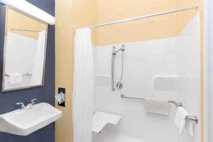 Microtel Inn & Suites - Kearney - image 9